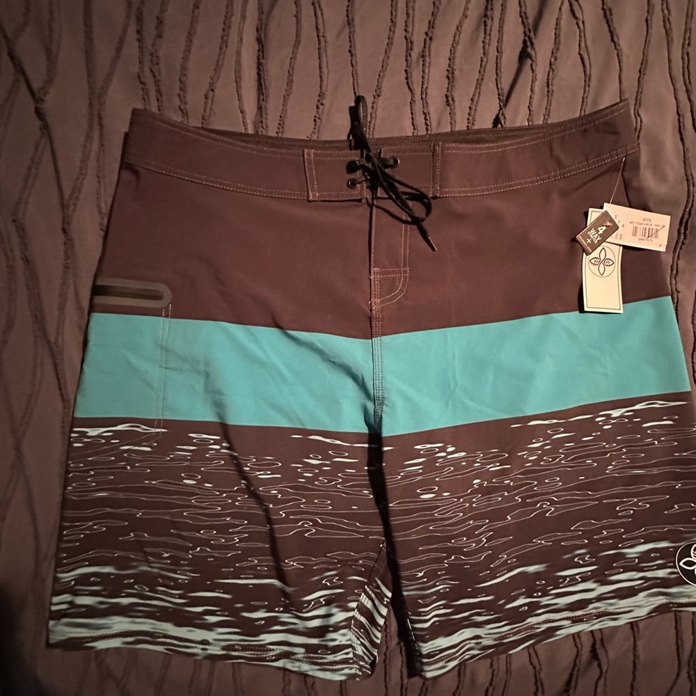 Infinity board shore size 38 brand new ever worn with tags